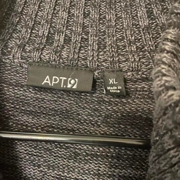 Men's Apt.9 black & grey zip up sweater with pockets - Picture 2 of 5